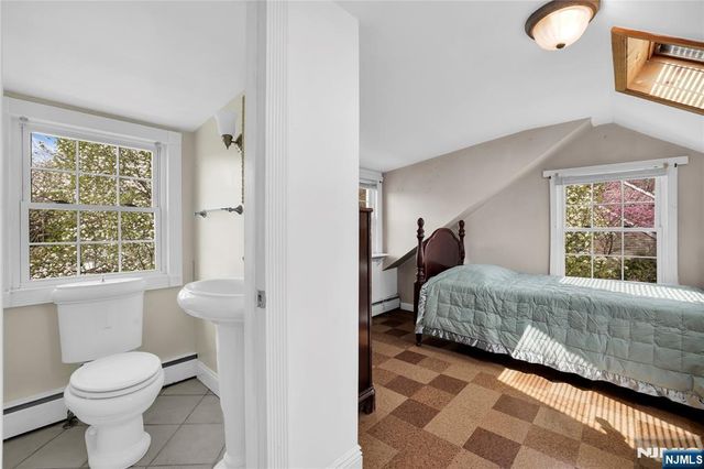 11 Meyer Place, Pequannock Township, NJ 07444