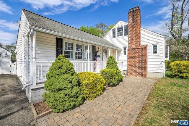 11 Meyer Place, Pequannock Township, NJ 07444