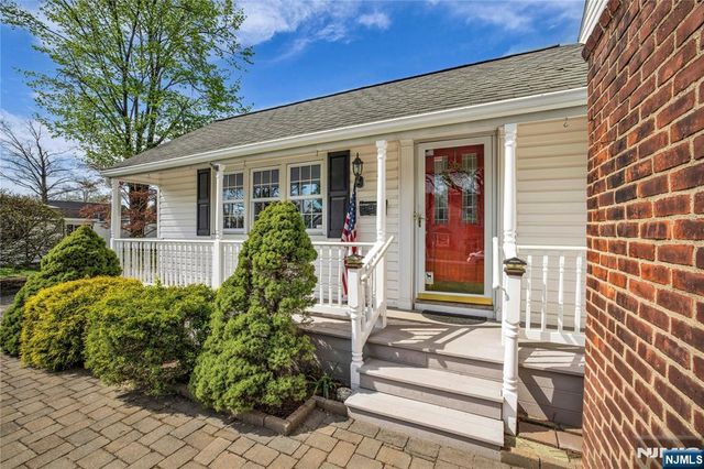 11 Meyer Place, Pequannock Township, NJ 07444