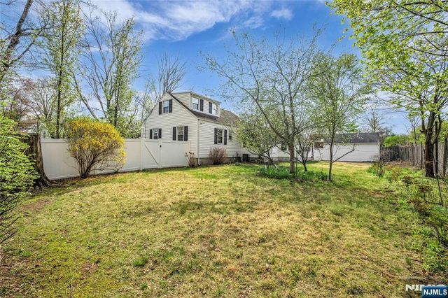 11 Meyer Place, Pequannock Township, NJ 07444