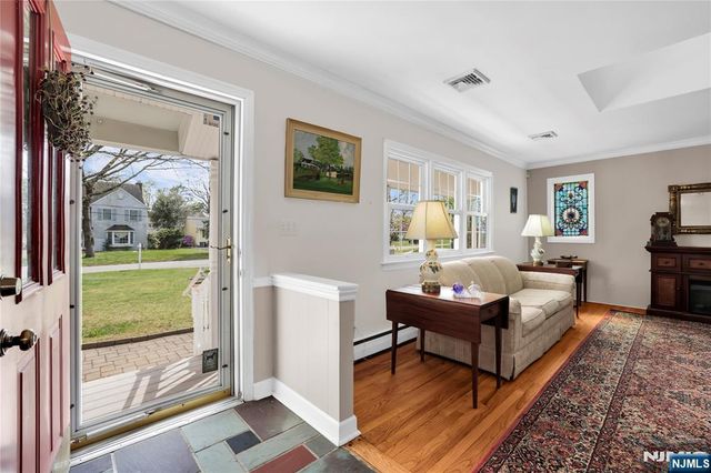 11 Meyer Place, Pequannock Township, NJ 07444