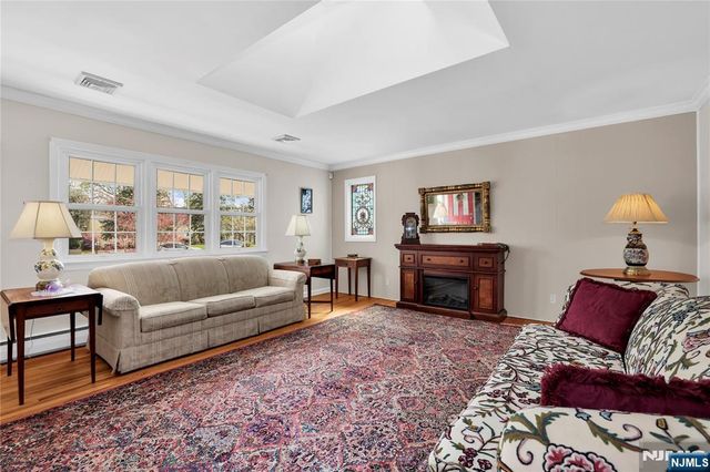 11 Meyer Place, Pequannock Township, NJ 07444