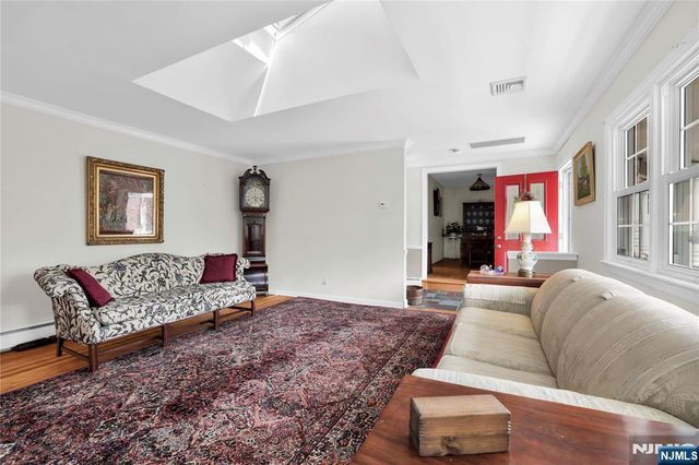 11 Meyer Place, Pequannock Township, NJ 07444