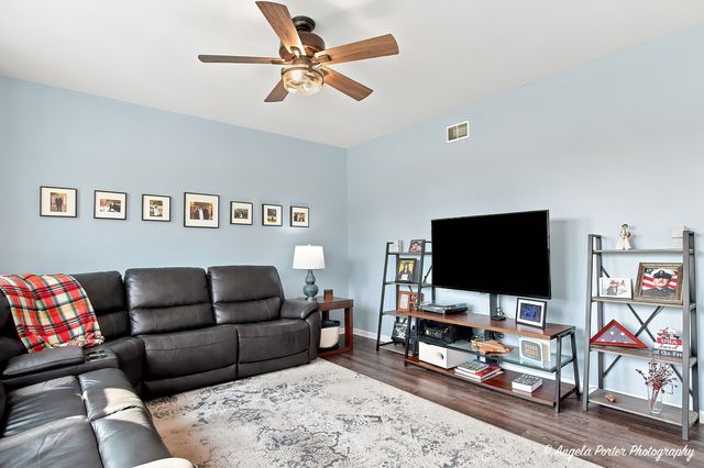 134 E Old Mill Trail, Antioch, IL 60002