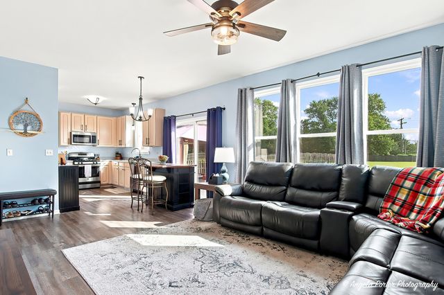134 E Old Mill Trail, Antioch, IL 60002