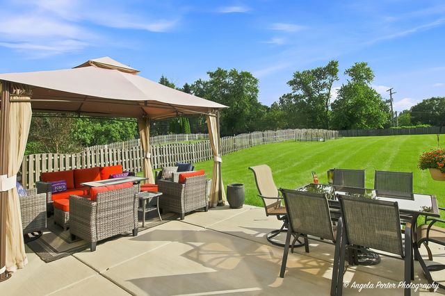 134 E Old Mill Trail, Antioch, IL 60002