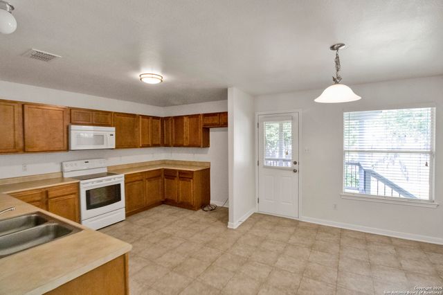 10127 Margarita HL, Converse, TX 78109