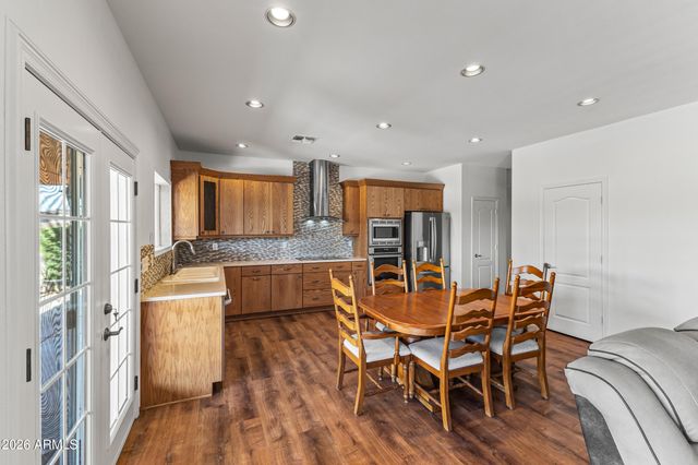 237 E DESERT HOLLY Drive, San Tan Valley, AZ 85143