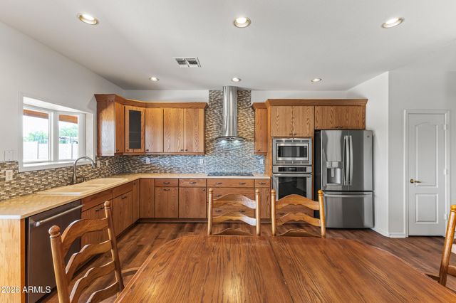 237 E DESERT HOLLY Drive, San Tan Valley, AZ 85143