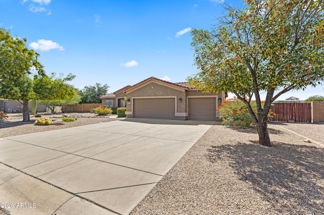 237 E DESERT HOLLY Drive, San Tan Valley, AZ 85143