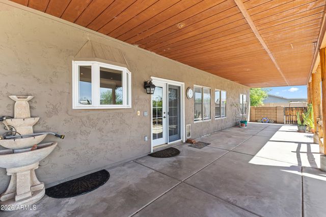 237 E DESERT HOLLY Drive, San Tan Valley, AZ 85143