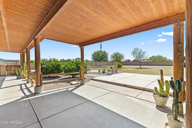 237 E DESERT HOLLY Drive, San Tan Valley, AZ 85143