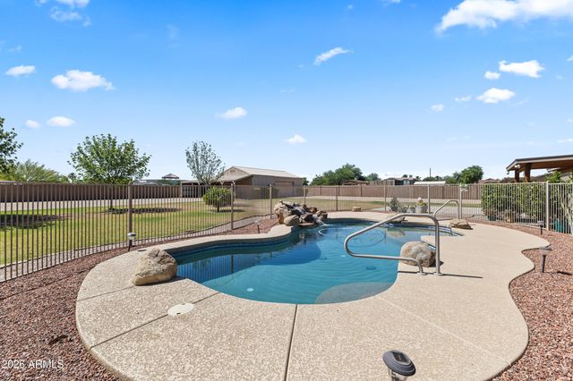237 E DESERT HOLLY Drive, San Tan Valley, AZ 85143
