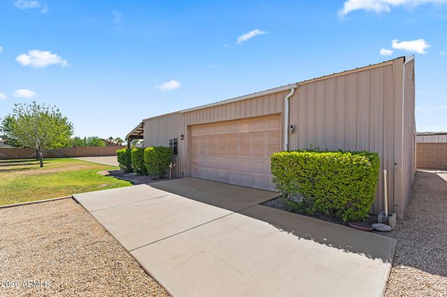 237 E DESERT HOLLY Drive, San Tan Valley, AZ 85143