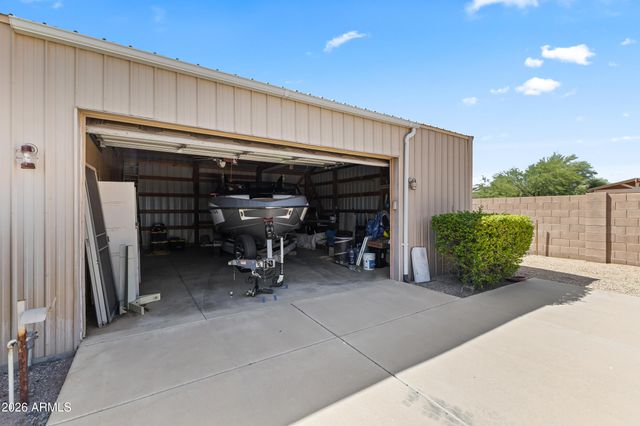 237 E DESERT HOLLY Drive, San Tan Valley, AZ 85143