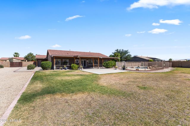 237 E DESERT HOLLY Drive, San Tan Valley, AZ 85143
