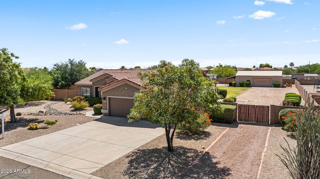 237 E DESERT HOLLY Drive, San Tan Valley, AZ 85143