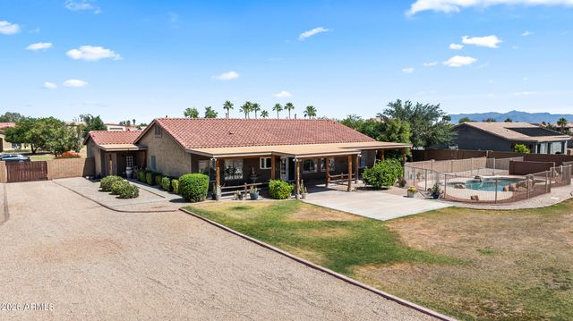 237 E DESERT HOLLY Drive, San Tan Valley, AZ 85143