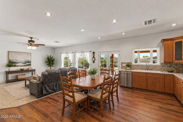 237 E DESERT HOLLY Drive, San Tan Valley, AZ 85143