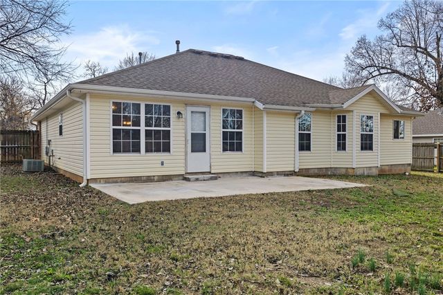 42 Rob Street, Farmington, AR 72730