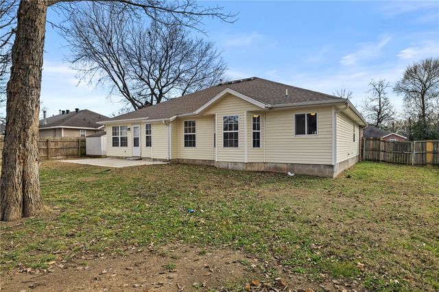 42 Rob Street, Farmington, AR 72730