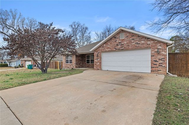 42 Rob Street, Farmington, AR 72730