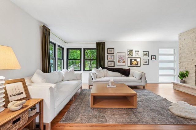 7524 W Wisconsin AVENUE, Wauwatosa, WI 53213
