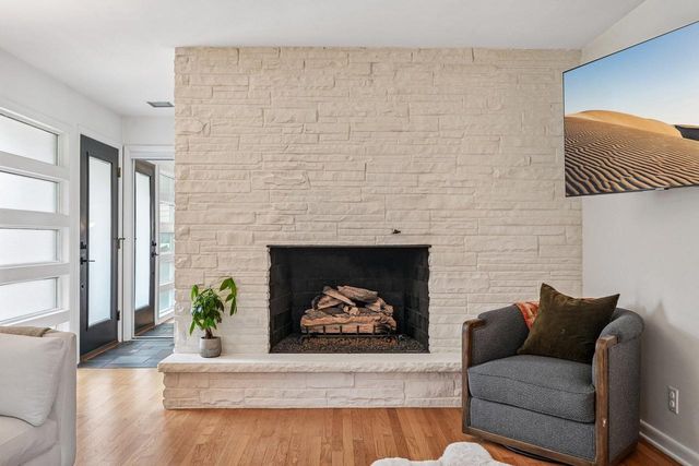 7524 W Wisconsin AVENUE, Wauwatosa, WI 53213