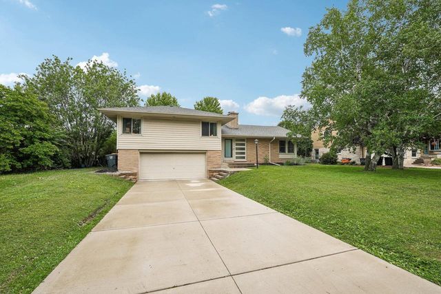 7524 W Wisconsin AVENUE, Wauwatosa, WI 53213