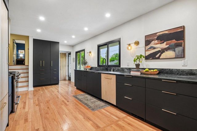 7524 W Wisconsin AVENUE, Wauwatosa, WI 53213