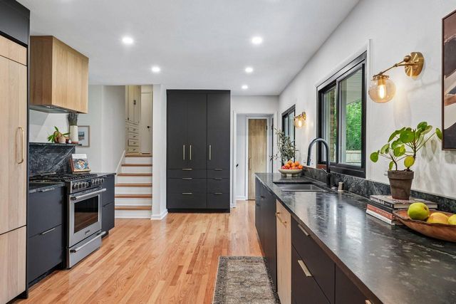 7524 W Wisconsin AVENUE, Wauwatosa, WI 53213