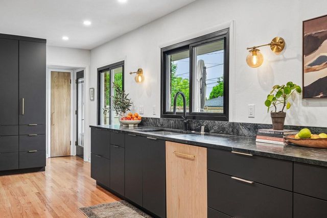 7524 W Wisconsin AVENUE, Wauwatosa, WI 53213