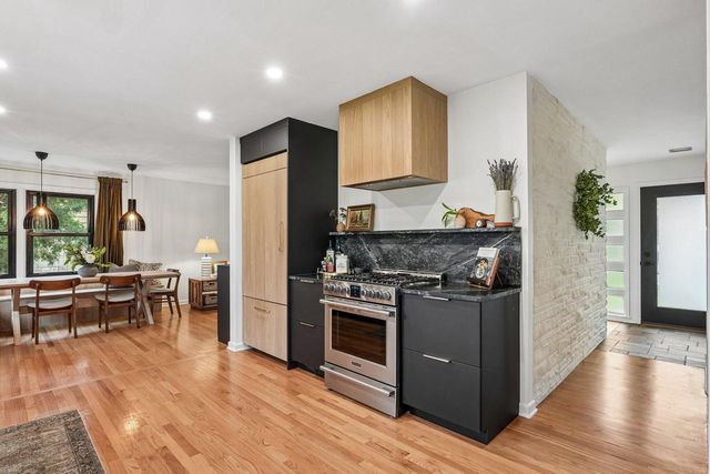 7524 W Wisconsin AVENUE, Wauwatosa, WI 53213