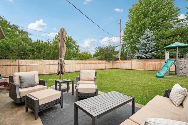 7524 W Wisconsin AVENUE, Wauwatosa, WI 53213