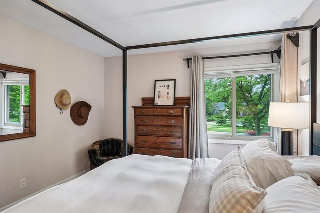 7524 W Wisconsin AVENUE, Wauwatosa, WI 53213