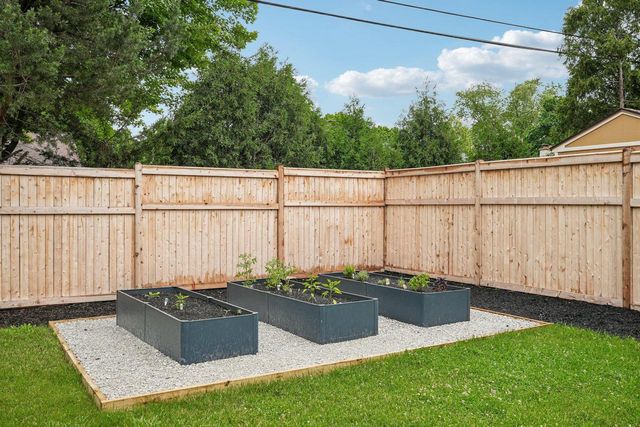 7524 W Wisconsin AVENUE, Wauwatosa, WI 53213