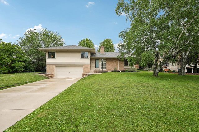 7524 W Wisconsin AVENUE, Wauwatosa, WI 53213
