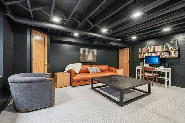 7524 W Wisconsin AVENUE, Wauwatosa, WI 53213