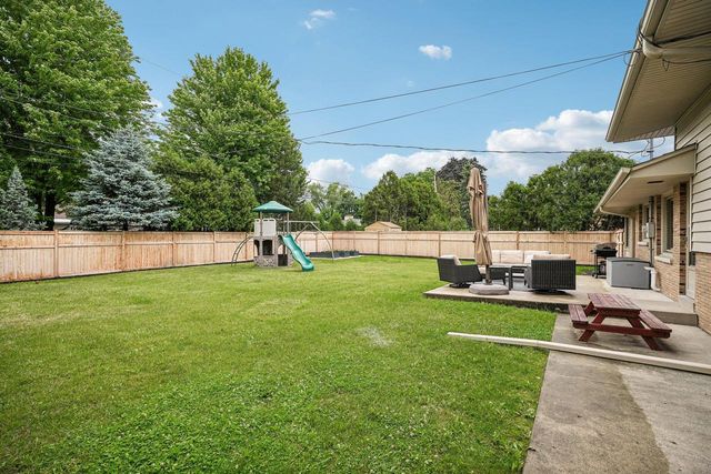 7524 W Wisconsin AVENUE, Wauwatosa, WI 53213