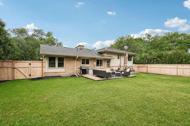 7524 W Wisconsin AVENUE, Wauwatosa, WI 53213