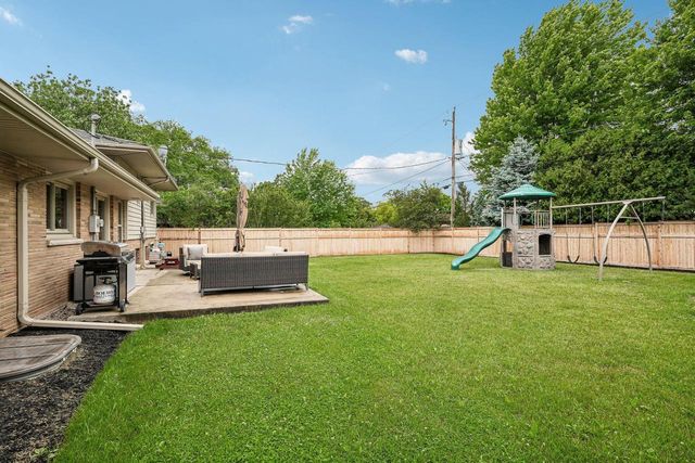 7524 W Wisconsin AVENUE, Wauwatosa, WI 53213