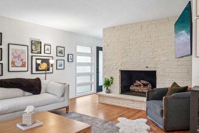7524 W Wisconsin AVENUE, Wauwatosa, WI 53213