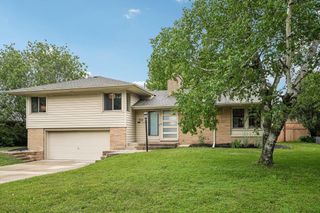 7524 W Wisconsin AVENUE, Wauwatosa, WI 53213