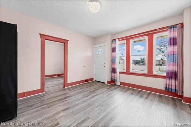 12140 Mitchell Street, Hamtramck, MI 48212