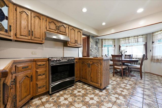 288 Brower Avenue, Rockville Centre, NY 11570
