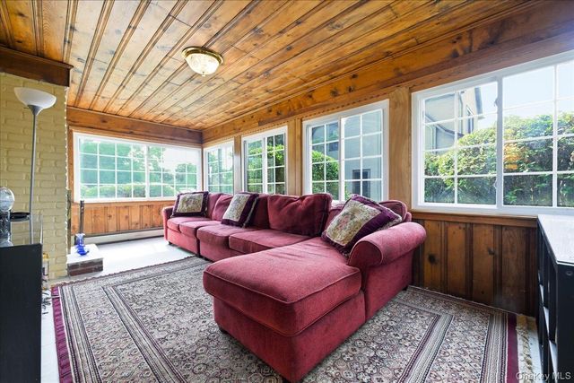 288 Brower Avenue, Rockville Centre, NY 11570
