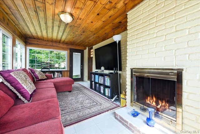 288 Brower Avenue, Rockville Centre, NY 11570