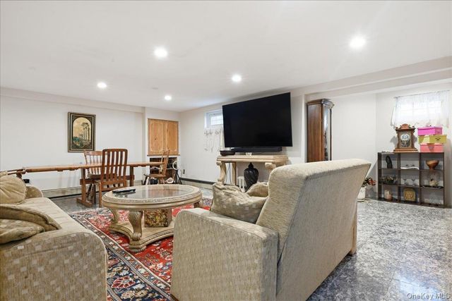288 Brower Avenue, Rockville Centre, NY 11570