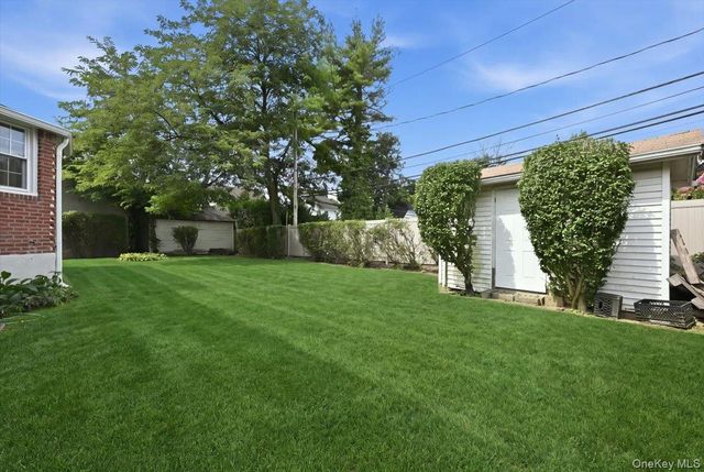 288 Brower Avenue, Rockville Centre, NY 11570