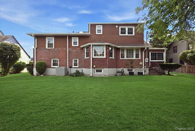 288 Brower Avenue, Rockville Centre, NY 11570